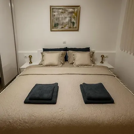 아파트 Luxury In C1